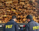 PRF apreende 337 m³ de madeira ilegal durante operação no Sertão de Pernambuco