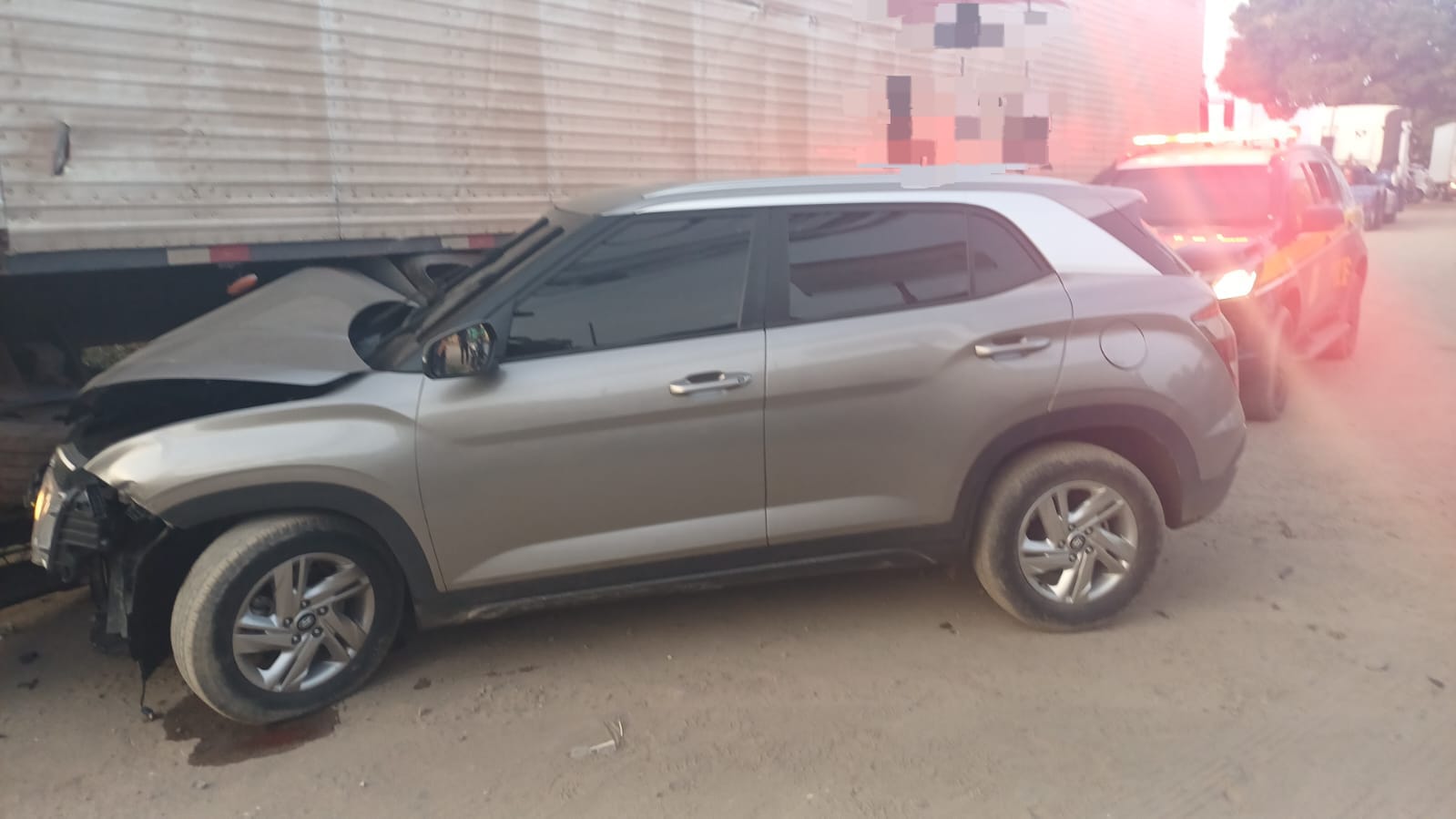 Motorista de carro roubado tenta fugir da PRF, atinge caminhão e é detido em Jaboatão dos Guararapes