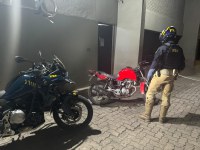 PRF detém dupla com pistola 9mm e moto adulterada no Curado