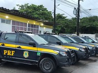 PRF localiza motocicleta roubada no dia anterior durante fiscalização na BR-101