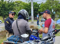 PRF participa de ação educativa e de fiscalização com órgãos parceiros em Igarassu