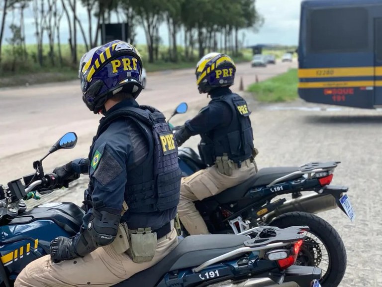 Suspeito de assalto é detido pela PRF, logo após o crime no Recife