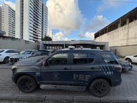 PRF cumpre mandado de prisão durante fiscalização na BR-101, no Recife