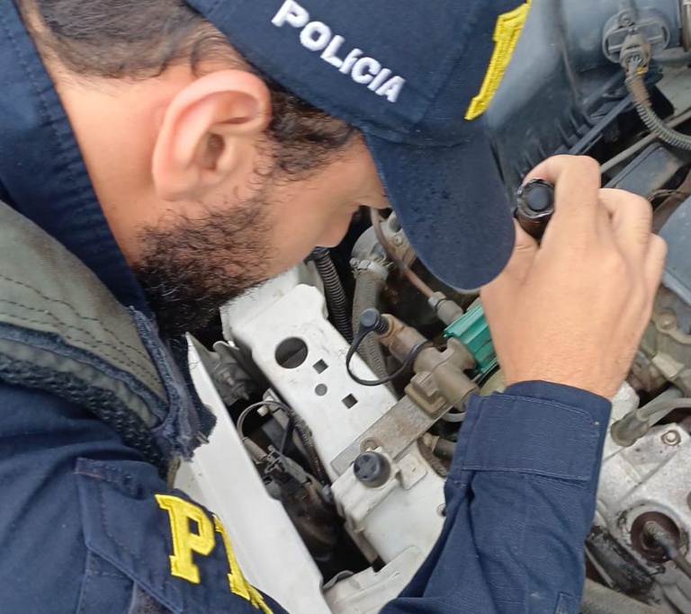 Mulher se emociona ao saber que carro foi recuperado no Grande Recife