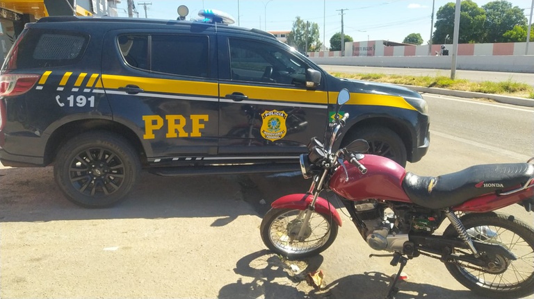 PRF apreende duas motocicletas durante a Operação Duas Rodas em Petrolina
