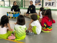 PRF promove ação educativa do Maio Laranja em escola no Recife