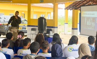 PRF realiza palestra do Maio Laranja em Jucati