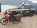 PRF recupera motocicleta com registro de roubo durante Operação Duas Rodas em Lagoa Grande