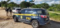 PRF recupera veículo furtado com sinais de adulteração na BR-424, em Caetés