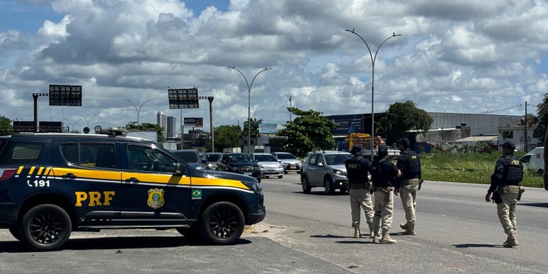 Após fuga, homem é detido e arma é apreendida pela PRF em Jaboatão dos Guararapes