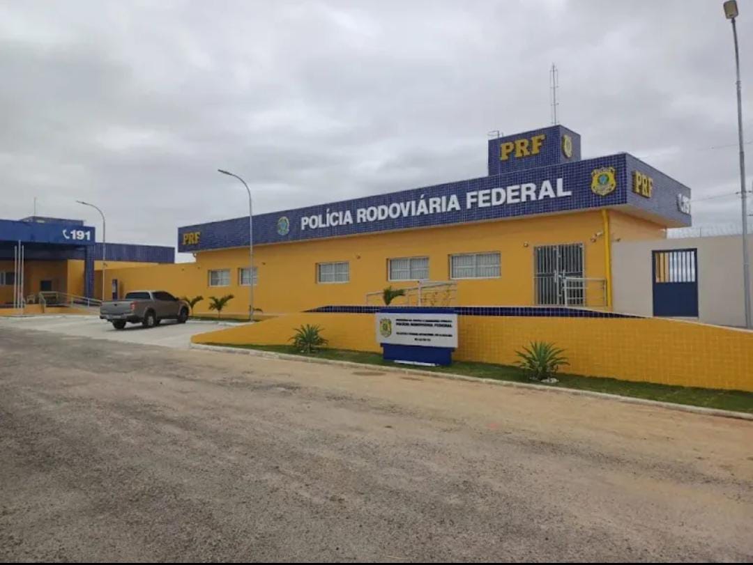 PRF apreende motocicleta com sinais de adulteração na BR-407, em Petrolina