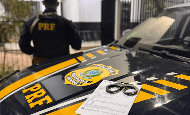 PRF detém dois homens com mandados de prisão durante fiscalização em Ouricuri