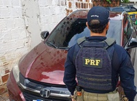 PRF detém suspeito de receptação com carro roubado no Recife