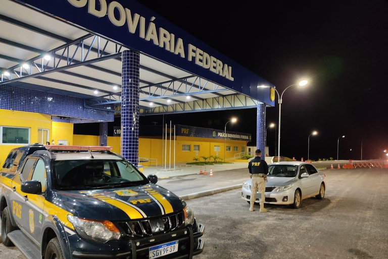 PRF identifica adulteração em motor de veículo durante fiscalização na BR-428, em Petrolina