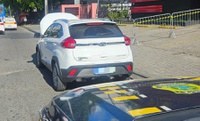PRF recupera veículo roubado e adulterado, no Recife