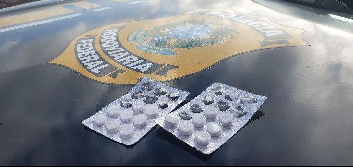 PRF flagra motorista e passageiro de caminhão com rebites em Santa Maria da Boa Vista