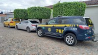 Ação conjunta entre PRF e PM recupera veículo de luxo roubado em Lajedo
