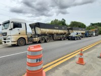 Caminhões são retidos pela PRF com 26 toneladas de excesso de peso em Garanhuns