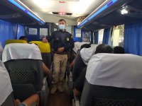 PRF realiza ação educativa com passageiros de ônibus em Pernambuco