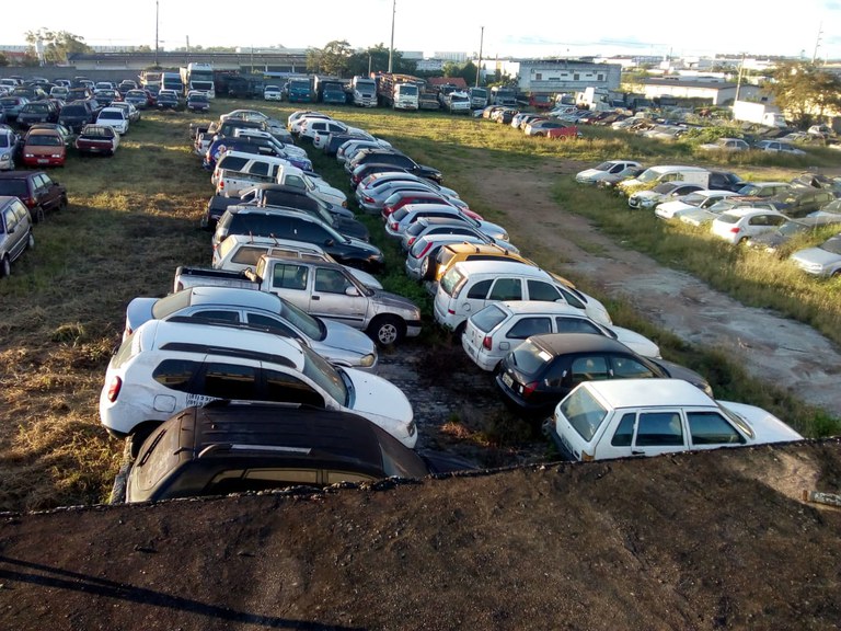 PRF realiza o leilão de 2.145 veículos recolhidos em Pernambuco