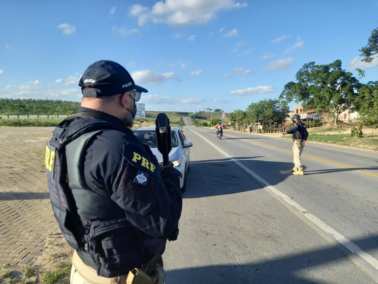 PRF reforça fiscalização durante Operação Ano Novo em Pernambuco