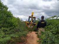 Retroescavadeiras roubadas de obra são recuperadas em ação integrada em Petrolina
