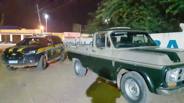 Caminhonete recém-furtada em Petrolina é recuperada com adolescente em Juazeiro