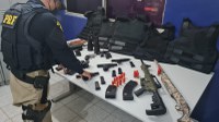 PRF e 2° BIEsp apreendem armas, coletes e munições na BR 428 em Petrolina