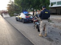 PRF promove fiscalização de segurança viária em Toritama e Caruaru