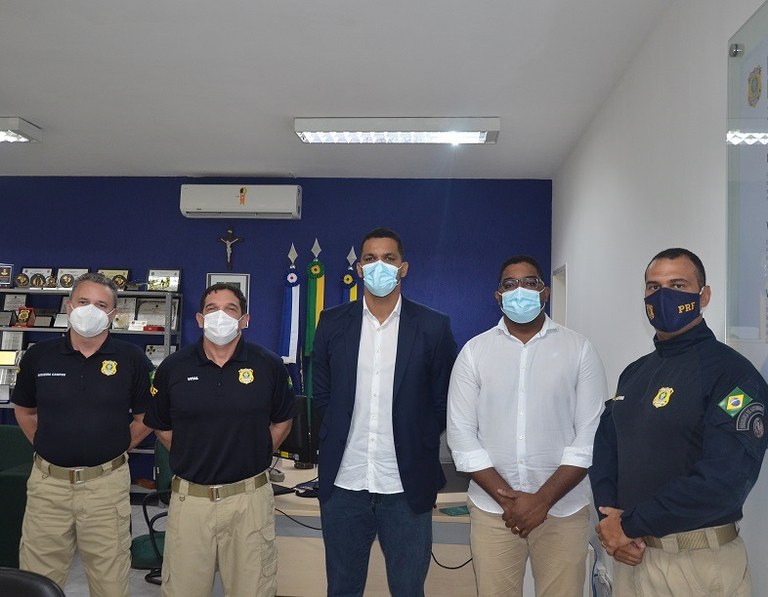 PRF recebe empresa de alimentos para tratar de projetos sociais no Recife