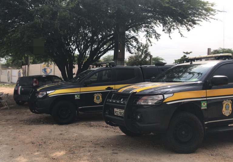 PRF recolhe 23 veículos irregulares na BR 104, em Caruaru