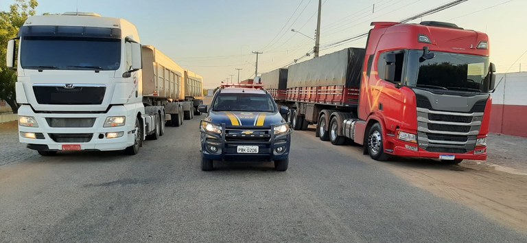 PRF registra 100 toneladas de excesso de peso durante fiscalização em Petrolina