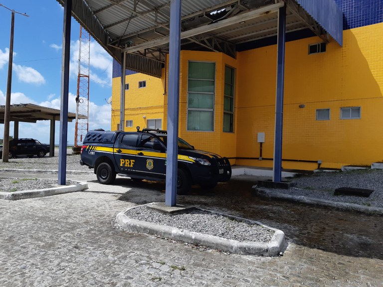 Adolescente se perde na BR 101 e é resgatado pela PRF em Igarassu