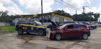 Carro roubado que era utilizado em assaltos é recuperado pela PRF em Abreu e Lima