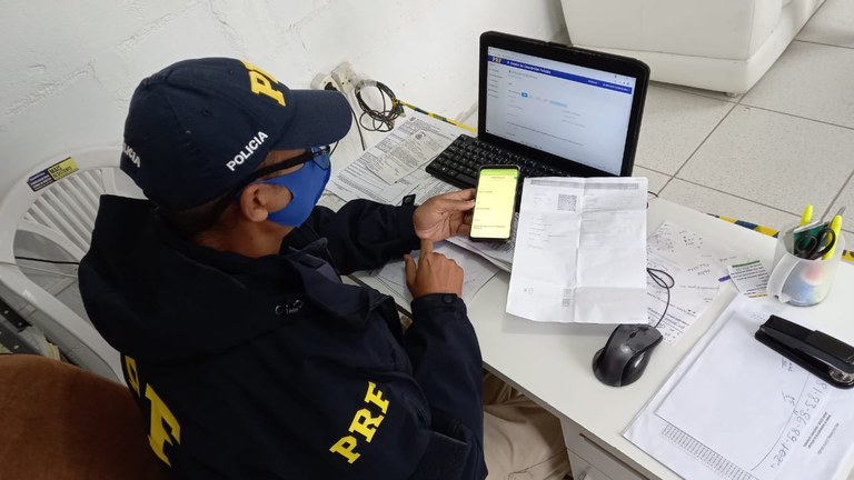 Motorista é detido com novo CRLV falsificado em Garanhuns