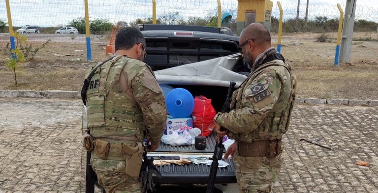 PRF apreende irmãos com 234 comprimidos de ecstasy em Cabrobó