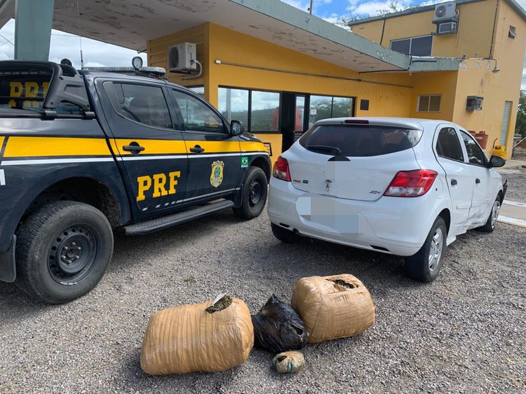 PRF detém homem com 22,9 Kg de maconha em Sertânia