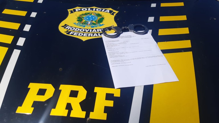 PRF detém procurado por homicídio qualificado com documento falso em Gravatá