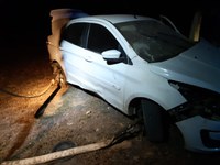 PRF e PM detêm dupla com carro roubado em Caruaru