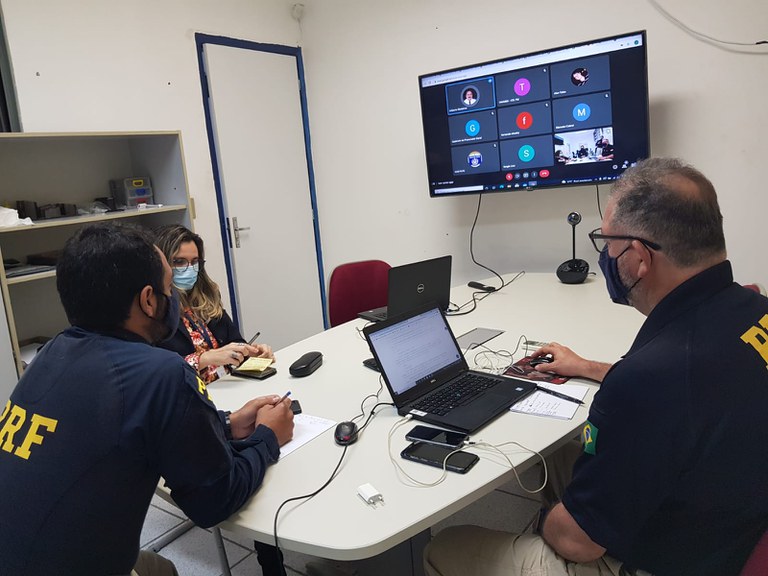 PRF participa de reunião sobre destinação de veículos recolhidos em Pernambuco