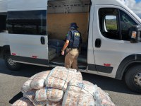 PRF retém carga com meio milhão de sacolas plásticas sem nota fiscal em São Caetano