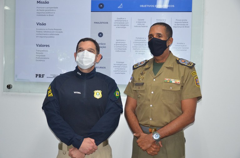 Superintendente da PRF recebe medalha do Mérito Policial Militar de Pernambuco