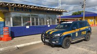 PRF flagra adolescente de 15 anos dirigindo carro em Serra Talhada
