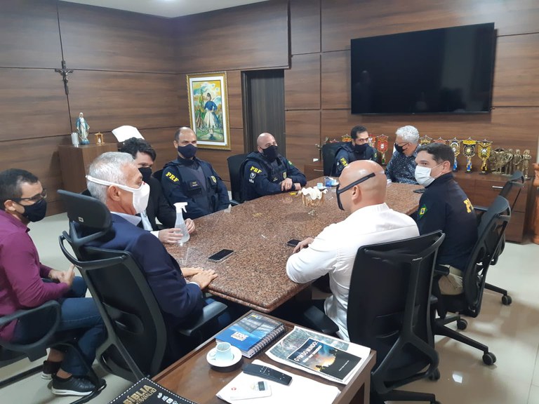 PRF participa de reunião na Prefeitura de Vitória de Santo Antão