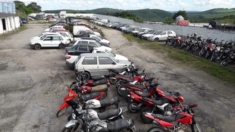 PRF realiza leilão de 295 veículos recolhidos no Agreste e Sertão de Pernambuco