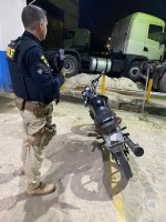PRF detém homem com moto adulterada e CRLV furtado em Vitória de Santo Antão