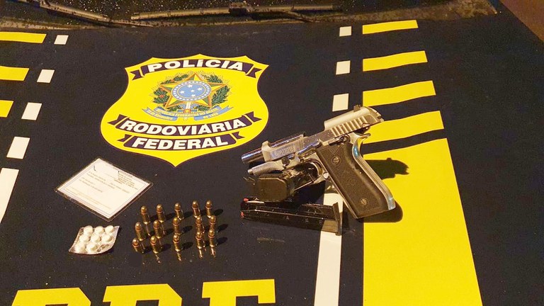 PRF detém homem com pistola, munições e rebites em Petrolina