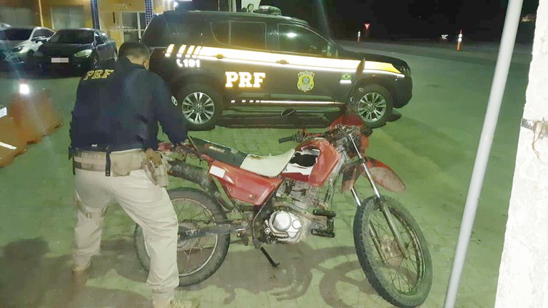 Motocicleta furtada há 14 anos no Pará é recuperada pela PRF em Flores