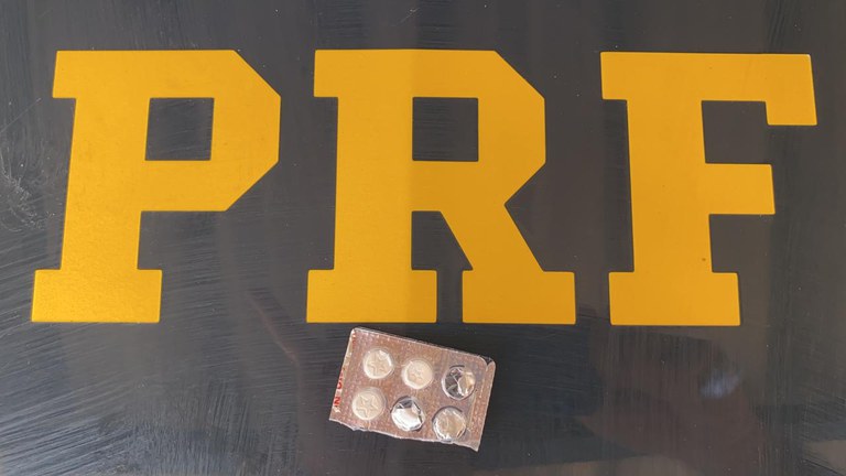 PRF apreende rebites com motorista de caminhão em Serra Talhada