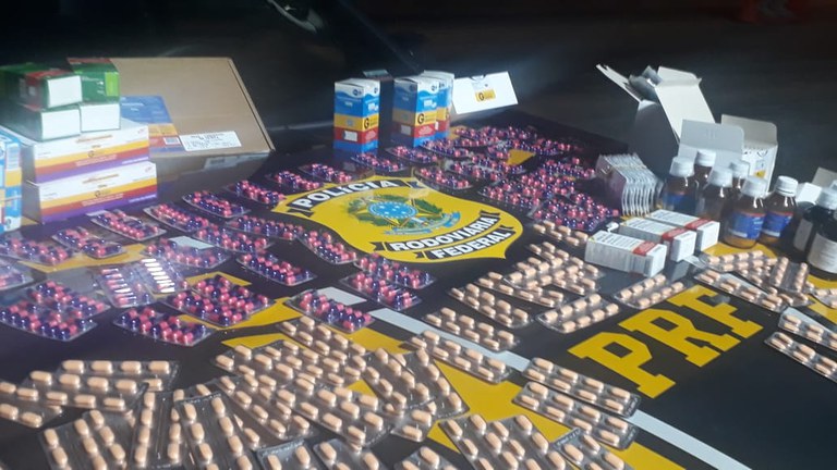 PRF detém homem com centenas de medicamentos sem nota fiscal em Santa Maria da Boa Vista